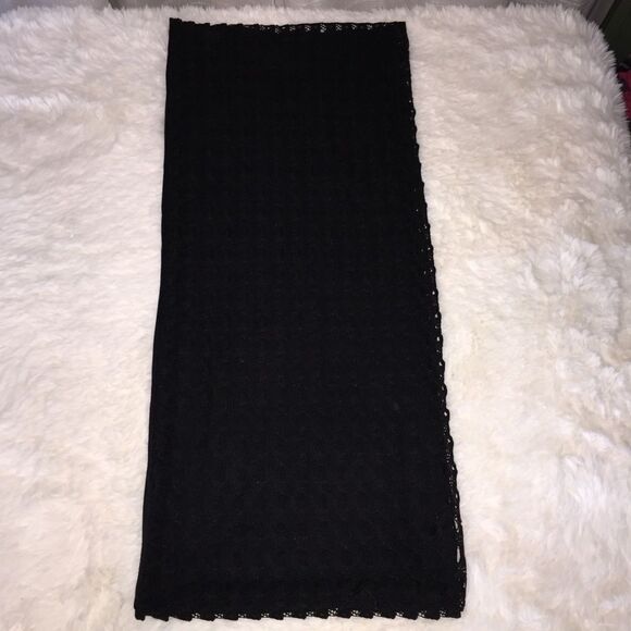 Black Textured and Layered Infinity Scarf - Picture 5 of 6